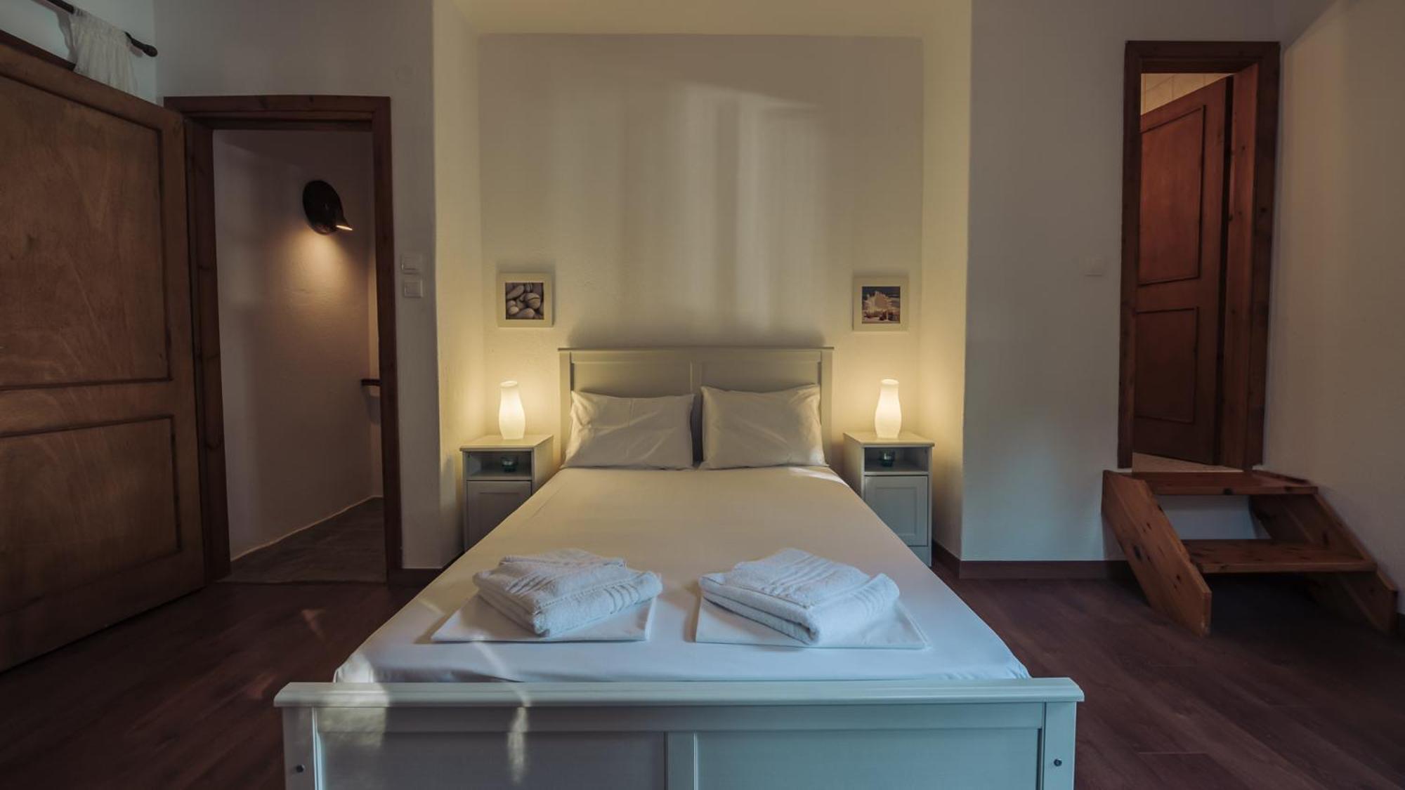 Squirrel Beach Front Villa, Metamorfosi Екстер'єр фото