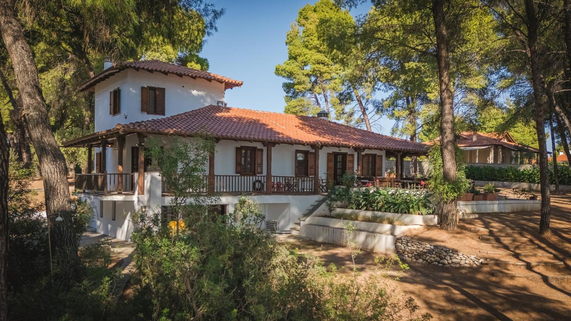 Squirrel Beach Front Villa, Metamorfosi Екстер'єр фото