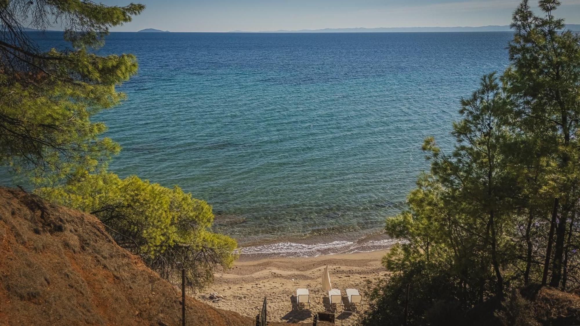 Squirrel Beach Front Villa, Metamorfosi Екстер'єр фото