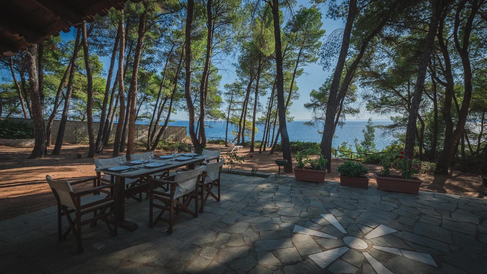 Squirrel Beach Front Villa, Metamorfosi Екстер'єр фото