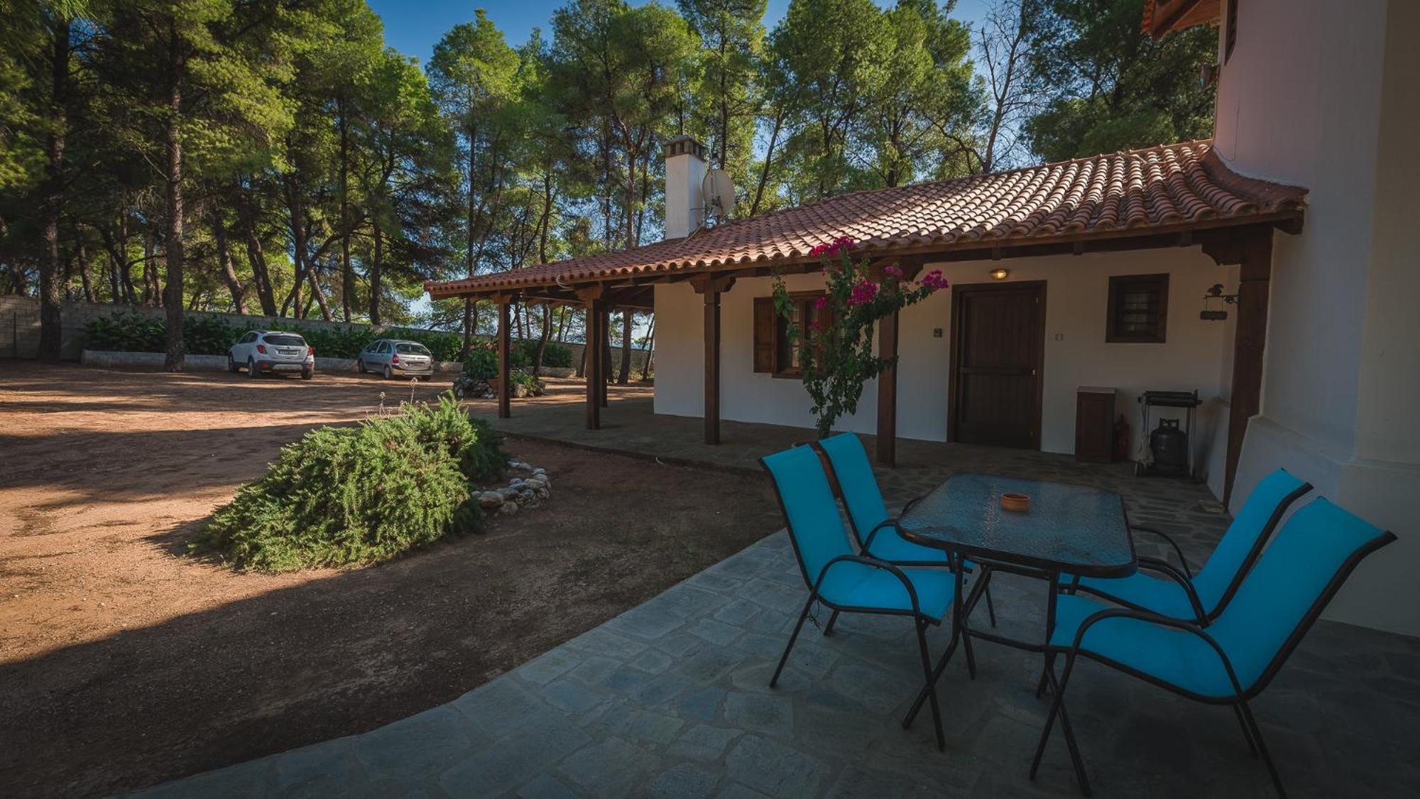 Squirrel Beach Front Villa, Metamorfosi Екстер'єр фото