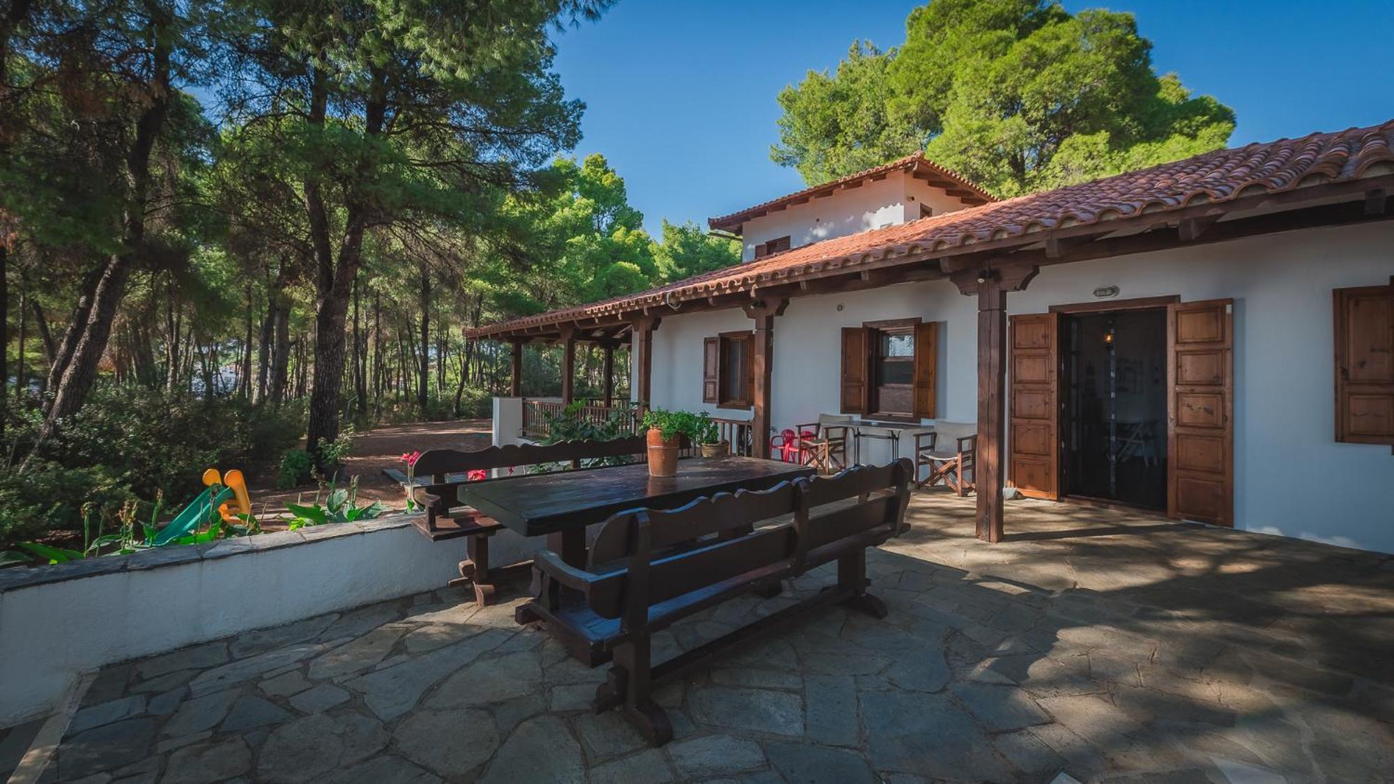 Squirrel Beach Front Villa, Metamorfosi Екстер'єр фото