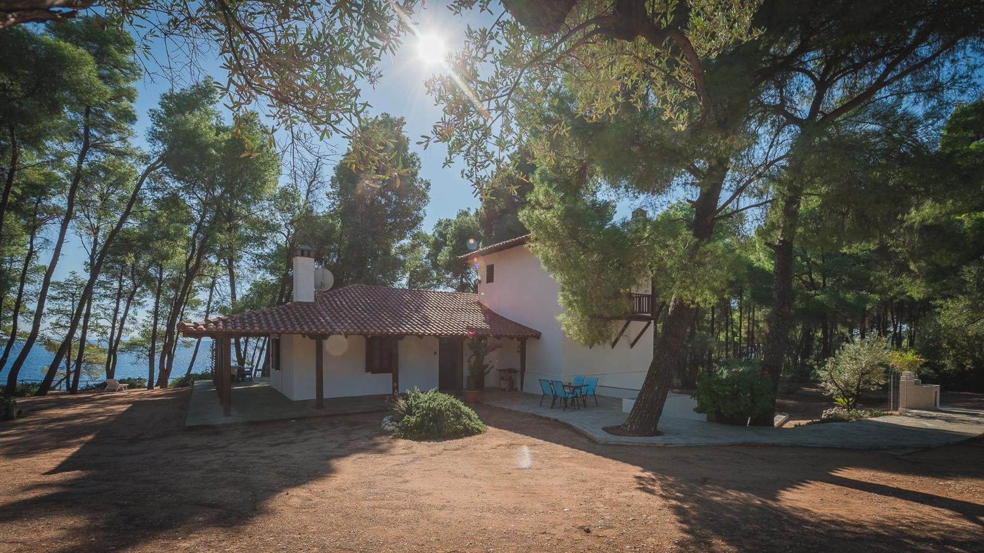 Squirrel Beach Front Villa, Metamorfosi Екстер'єр фото