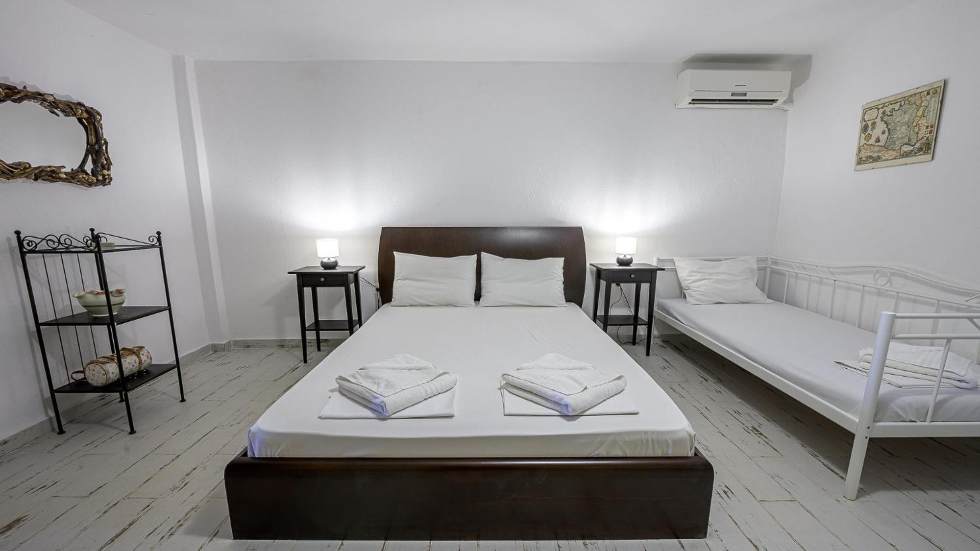Squirrel Beach Front Villa, Metamorfosi Екстер'єр фото