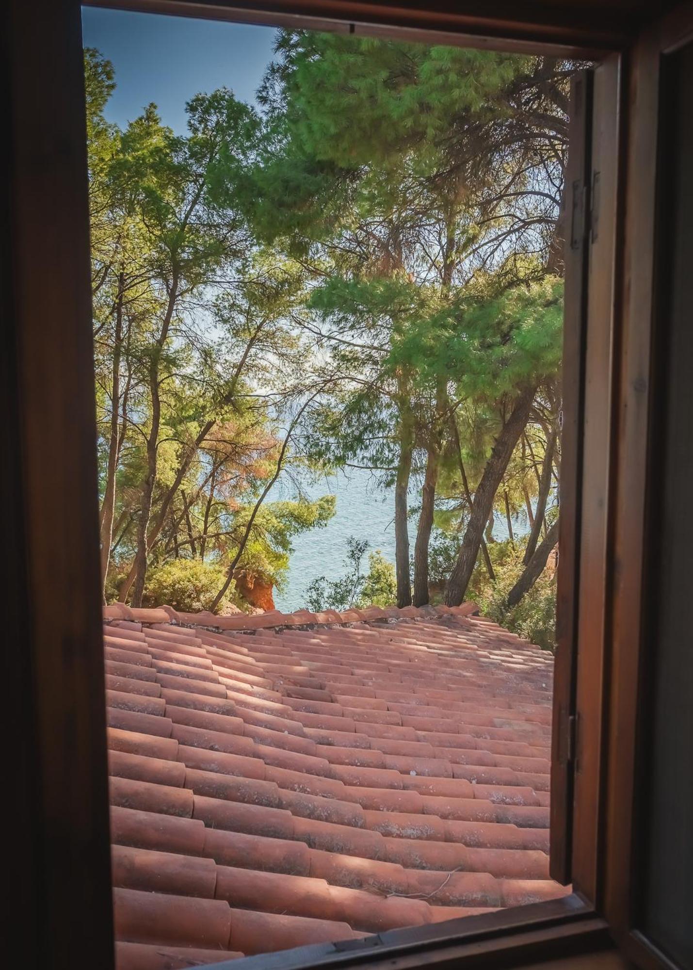 Squirrel Beach Front Villa, Metamorfosi Екстер'єр фото