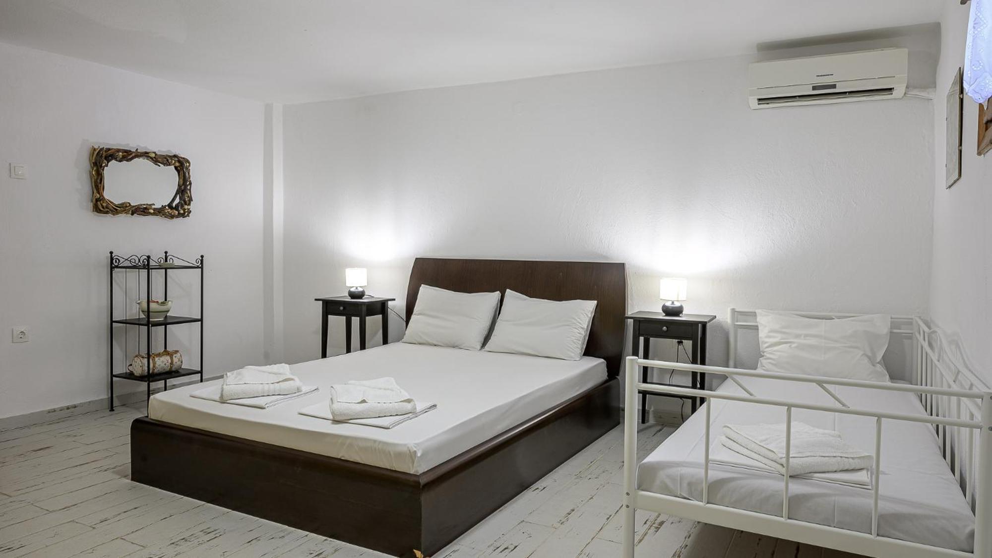 Squirrel Beach Front Villa, Metamorfosi Екстер'єр фото