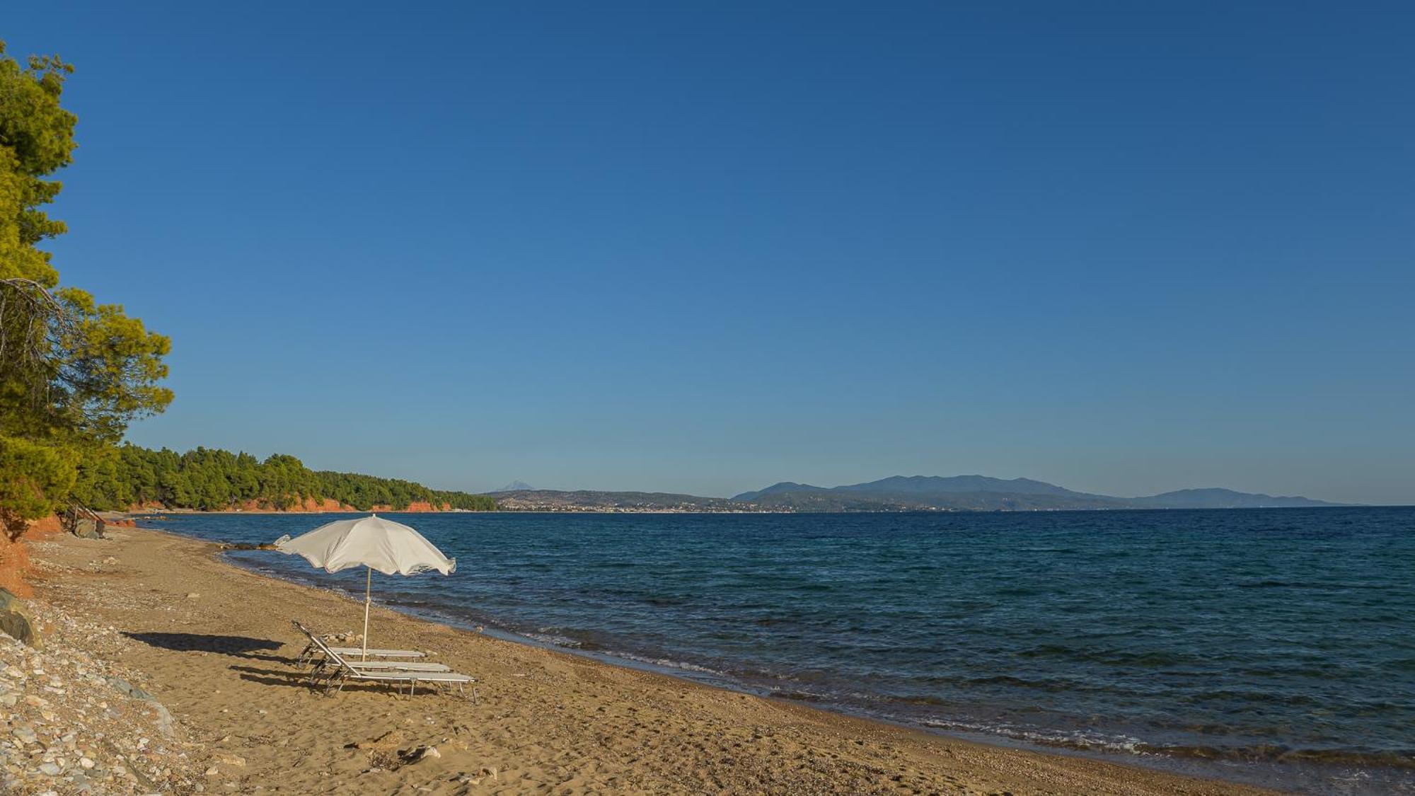 Squirrel Beach Front Villa, Metamorfosi Екстер'єр фото