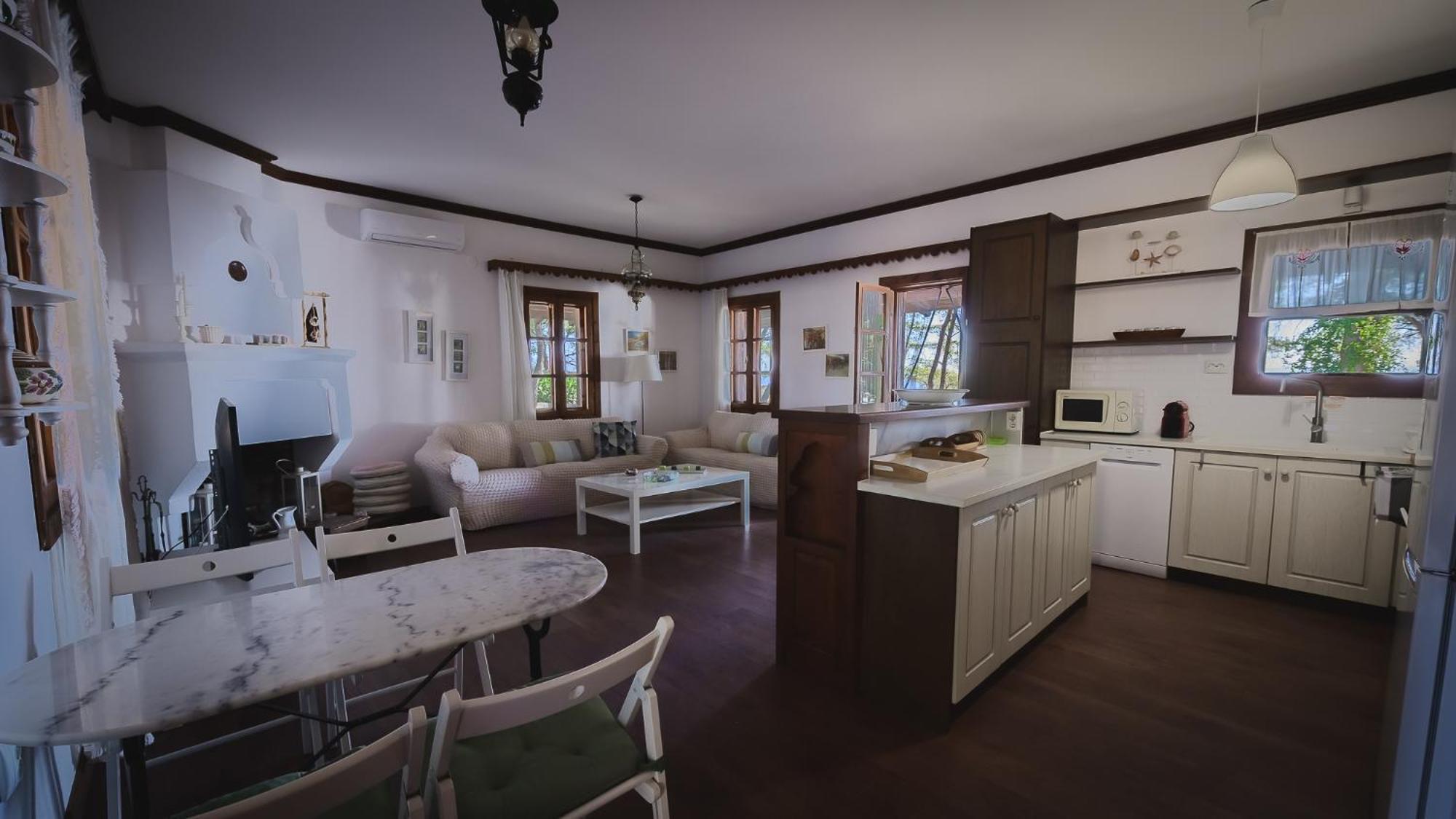 Squirrel Beach Front Villa, Metamorfosi Екстер'єр фото