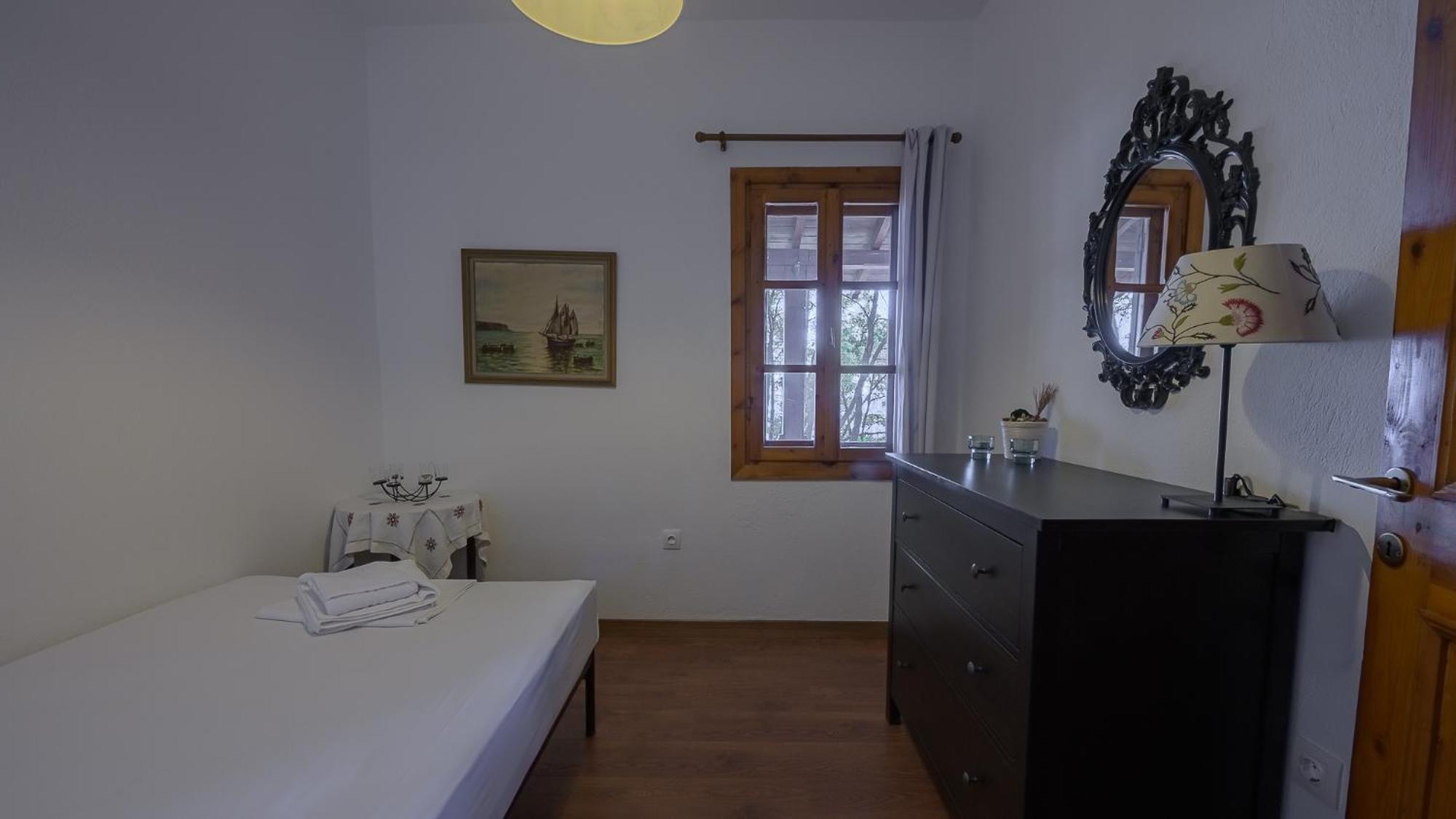 Squirrel Beach Front Villa, Metamorfosi Екстер'єр фото